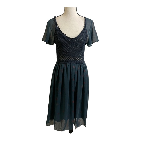 Free people dress crochet top bottom is sheer with lining floral design … - Picture 11 of 12